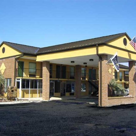 Travelers Inn & Suites Съмтър Екстериор снимка