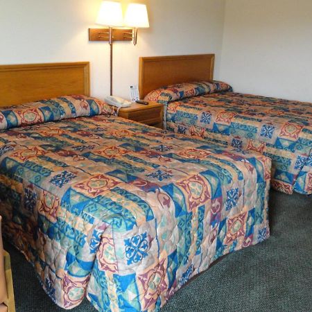 Travelers Inn & Suites Съмтър Екстериор снимка
