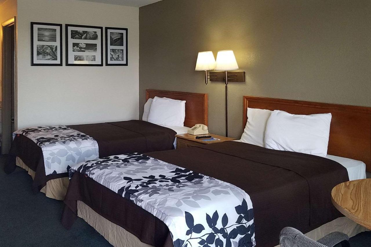 Travelers Inn & Suites Съмтър Екстериор снимка