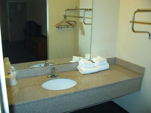 Travelers Inn & Suites Съмтър Екстериор снимка
