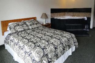Travelers Inn & Suites Съмтър Стая снимка