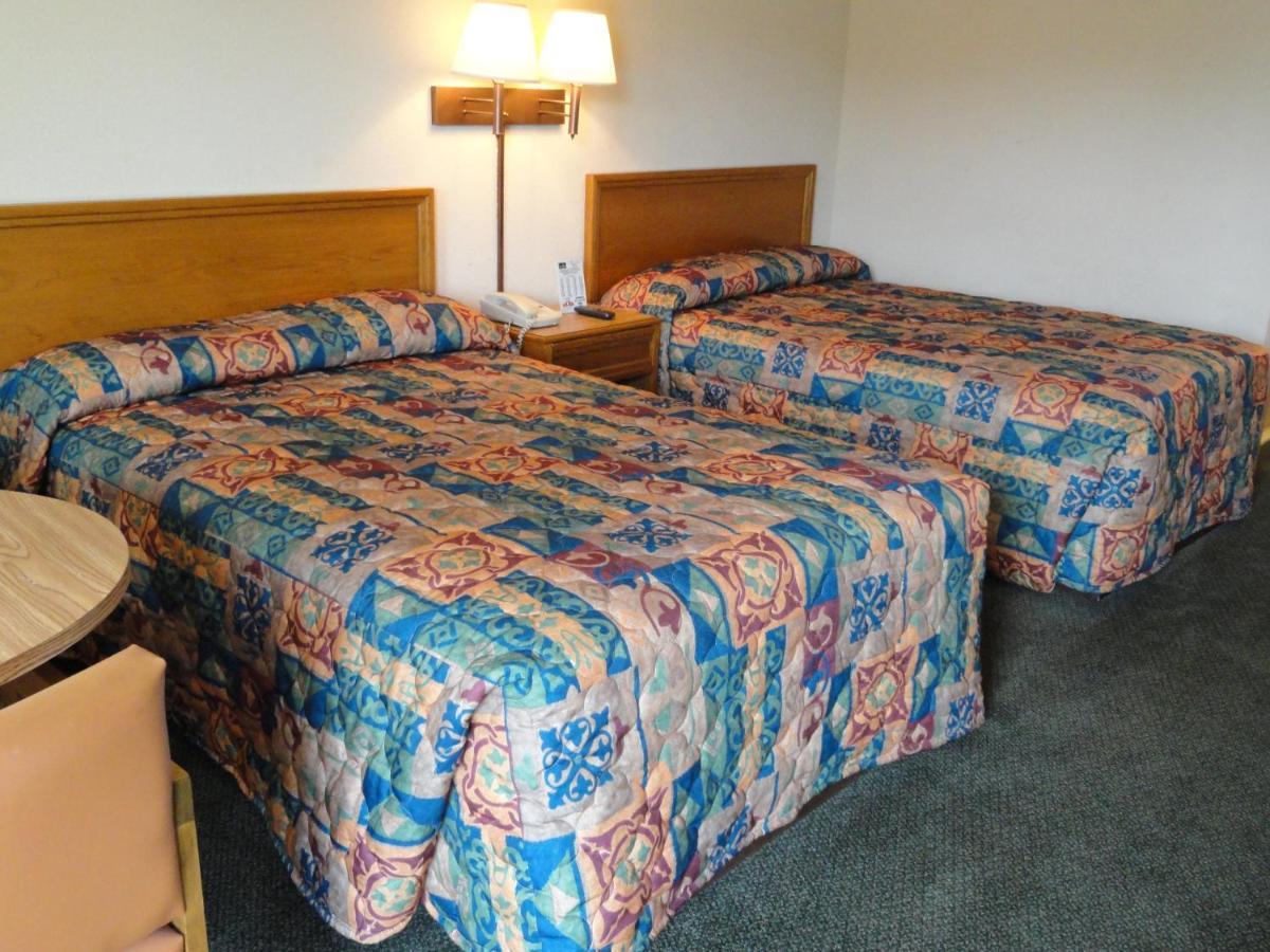 Travelers Inn & Suites Съмтър Екстериор снимка