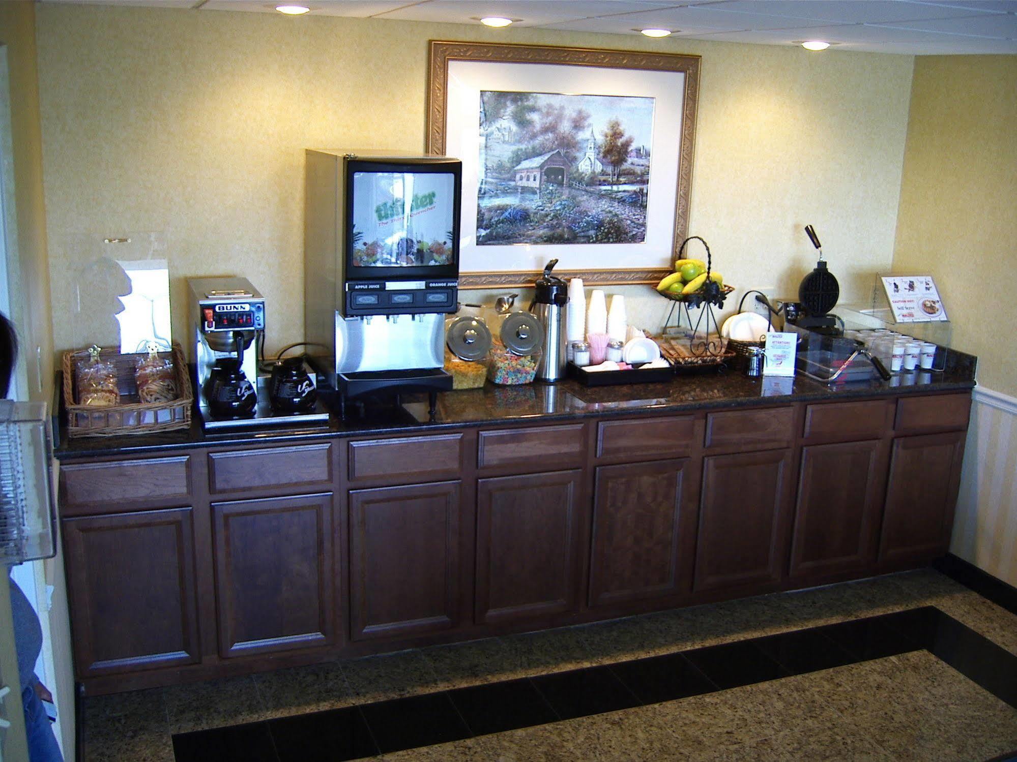 Travelers Inn & Suites Съмтър Екстериор снимка