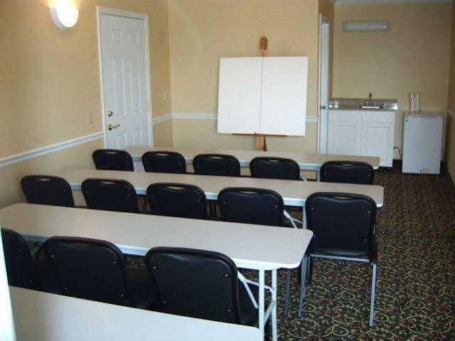 Travelers Inn & Suites Съмтър Екстериор снимка