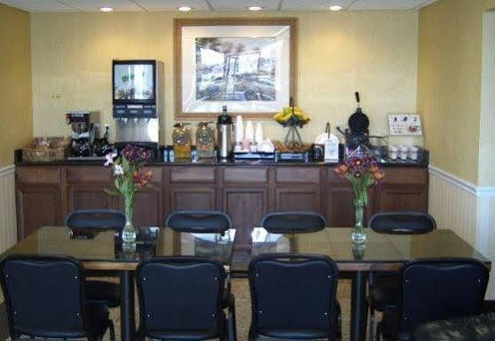 Travelers Inn & Suites Съмтър Екстериор снимка